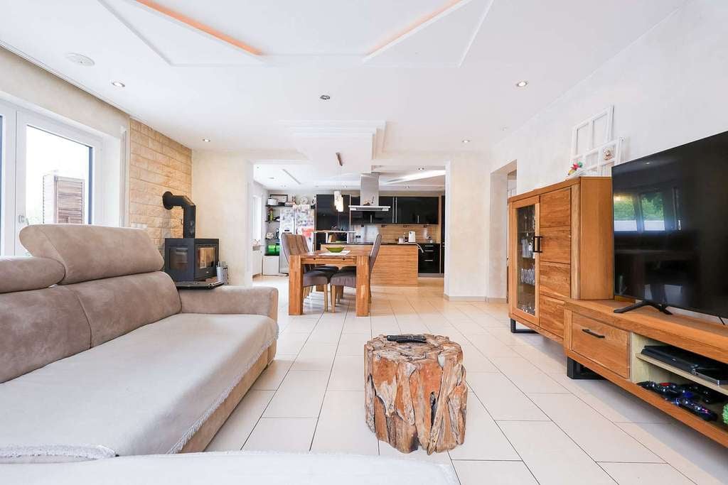 Immobilie in Willstätt - Zweifamilienhaus in Willstätt – 243 m², Outdoor-Küche & Doppelgarage! - Bild 4