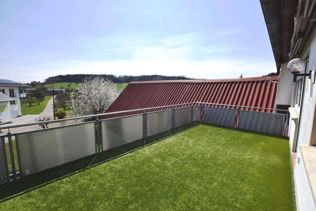 Immobilie in Eigeltingen - Vielseitig nutzbares, großes und modernisiertes 2-Familienhaus mit großem Grundstück in grüner Lage. - Bild 0