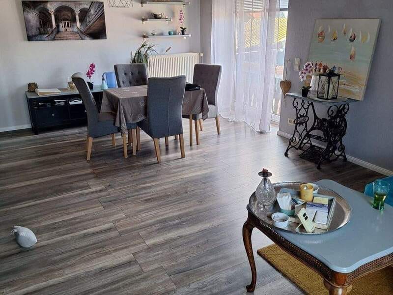 Immobilie in Neetze - Helle 3-Zimmer-Wohnung in ruhigem Zweifamilienhaus – Balkon, Einbauküche & Stellplätze inklusive - Bild 0