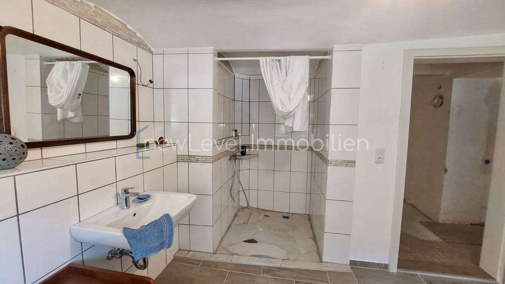 Immobilie in Winzer - Charmante Hofstelle mit viel Potenzial & traumhaftem Grundstück - Bild 4