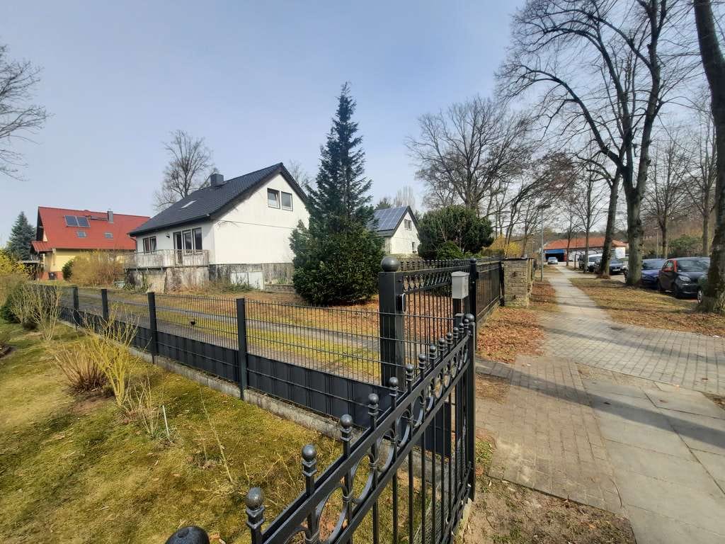 Immobilie in Hohen Neuendorf - Handwerkerobjekt! unterk. EFH zum eig. Ausbau, ca. 271 m² Wohn- u. Nutzfläche! Grundstück: 761 m² - Bild 2