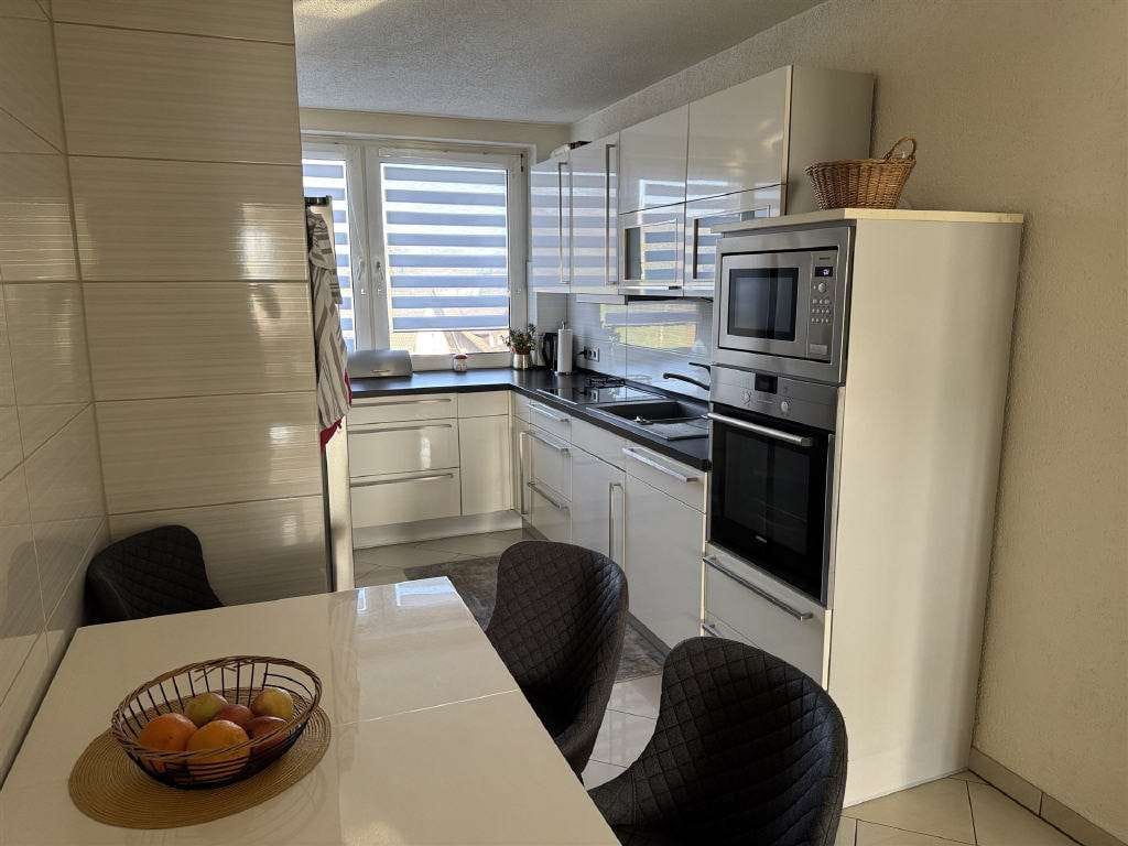 Immobilie in Waldbröl - Wohnung im obersten Geschoss  modernisiert, mit Balkon &amp; Kaminofen - Bild 2