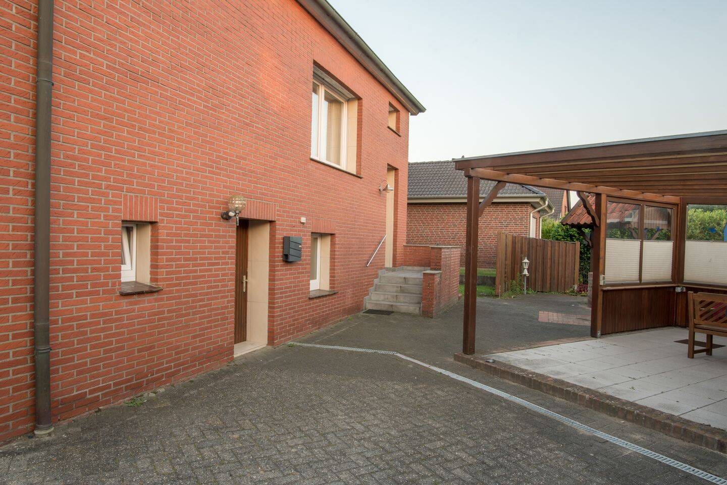 Immobilie in Schüttorf - Gepflegtes Einfamilienhaus mit schönem Grundstück, Garage und viel Nutzfläche in Schüttorf - Bild 2