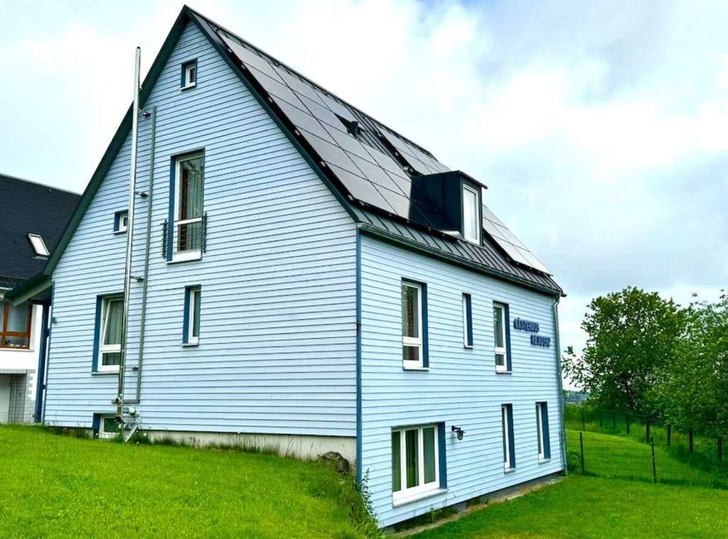 Immobilie in Masserberg - Mehrfamilien mit Solar und Speicher mit 7 Zimmern im Thüringer Wald - Bild 1