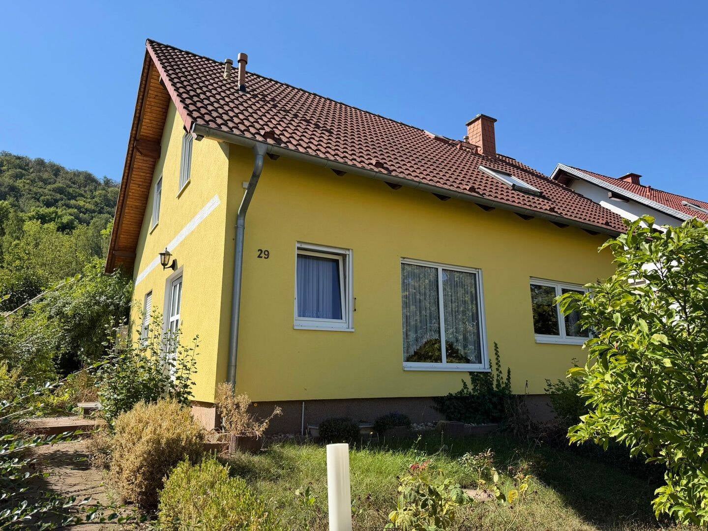 Immobilie in Kyffhäuserland - mod.-bed. EFH | 4 ZKB | Gäste-Bad | Kamin | Garten Tiefgarage | tolle Lage | Sondershausen - Bild 0