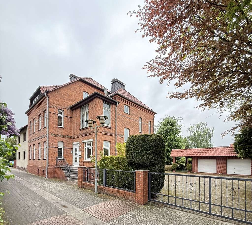 Immobilie in Gardelegen - ++ MEHRPARTEIENHAUS MIT 4 GARAGEN UND GEWERBE ++ - Bild 0