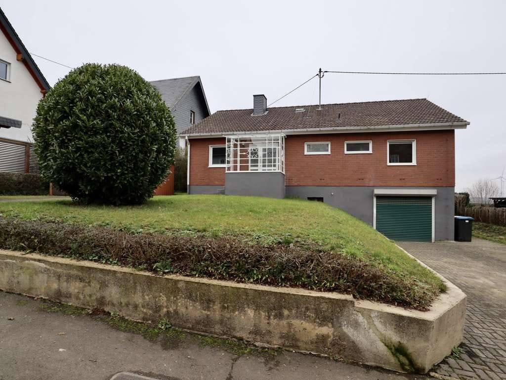 Immobilie in Bad Bertrich - Bungalow-Fertighaus mit Garten, Garagen und Keller - Bild 0
