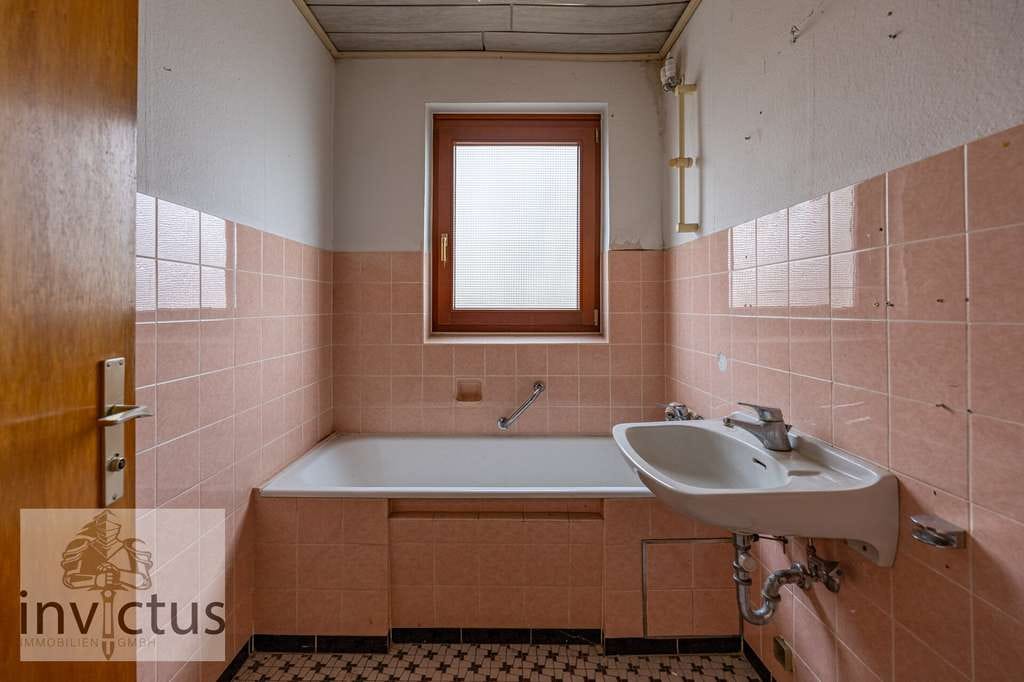 Immobilie in Leingarten - Ein Haus mit Haltung – Großzügiges Wohnkonzept mit Entwicklungsperspektive in bevorzugter Wohnlage - Bild 2