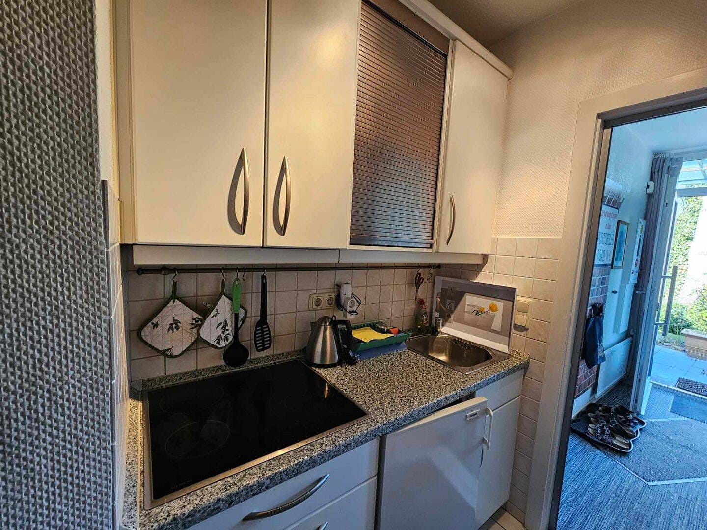 Immobilie in Scharbeutz - Möbliertes Wochenendhaus mit Sonnenterrasse am Pönitzer See - Bild 1