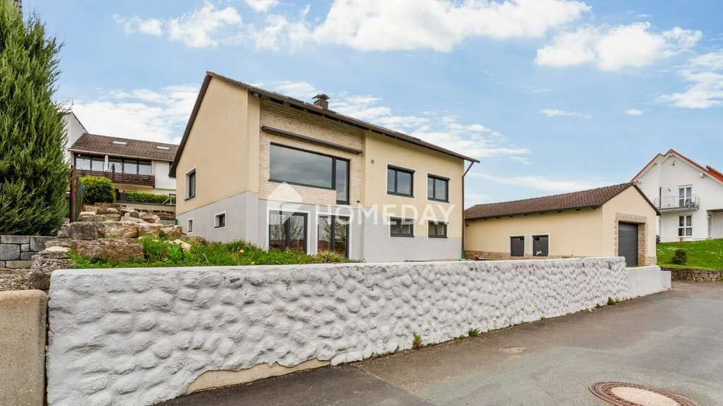 Immobilie in Weilersbach - Großzügiges Wohnen mit Außenpool und Garage
 - Bild 0