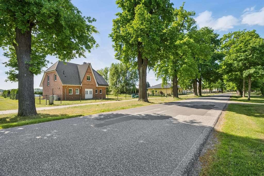Immobilie in Ragow-Merz - Energieeffizientes Einfamilienhaus mit großem Grundstück, Pool, Doppelgarage und schönem Ausblick - Bild 0
