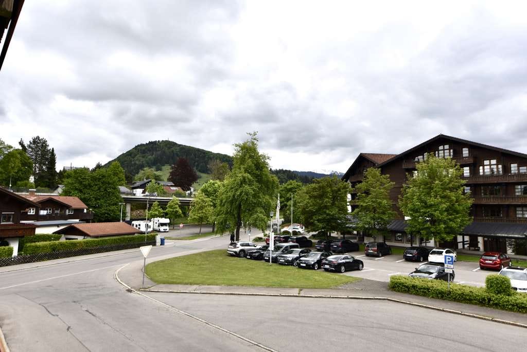 Immobilie in Oberstaufen - Gelegenheit - großzügige 2,5-Zimmerwohnung mit PKW Außenstellplatz in Zentrumslage von Oberstaufen - Bild 2