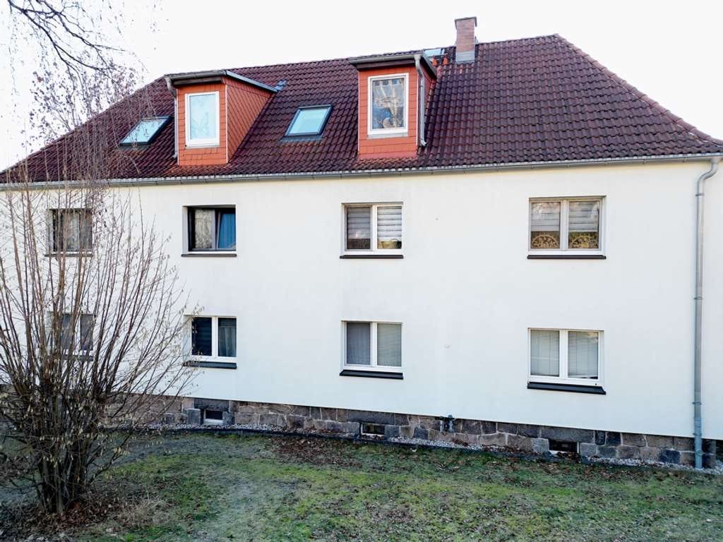 Immobilie in Wilkau-Haßlau - Gepflegtes Wohnjuwel in ruhiger Lage mit Balkonen und Stellplätzen - Bild 2