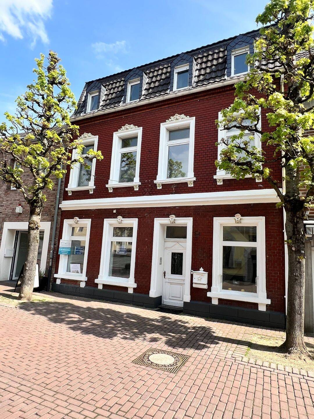 Immobilie in Brüggen - Historisches Stadthaus in bester Innenstadtlage von Brüggen - gestalten Sie Wohnen und Arbeiten neu - Bild 1