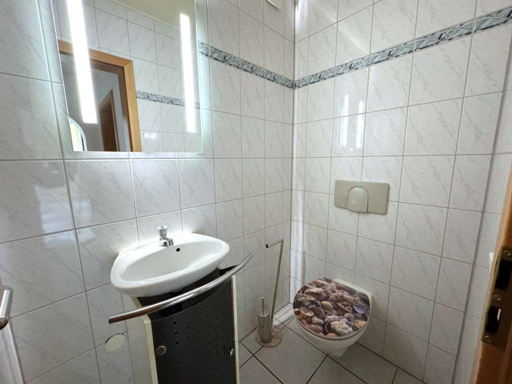 Immobilie in Bad Neuenahr-Ahrweiler - Großes Einfamilienhaus
mit Einliegerwohnung  
vielseitig nutzbar - Bild 4