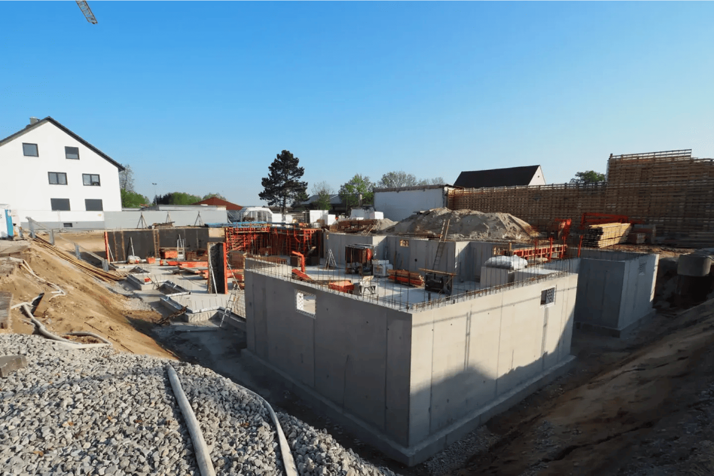 Immobilie in Poxdorf - Neubau 2-Zimmerwohnung mit Gartenanteil und Süd/West Terrasse - Bild 2