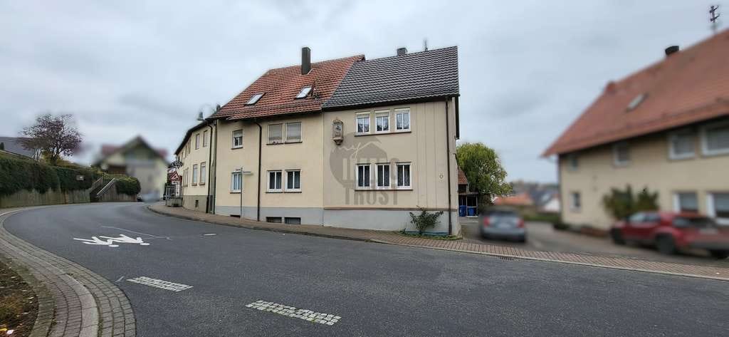 Immobilie in Külsheim - GEMÜTLICH WOHNEN MIT GROSSER GARAGE UND SCHREBERGARTEN - Bild 0