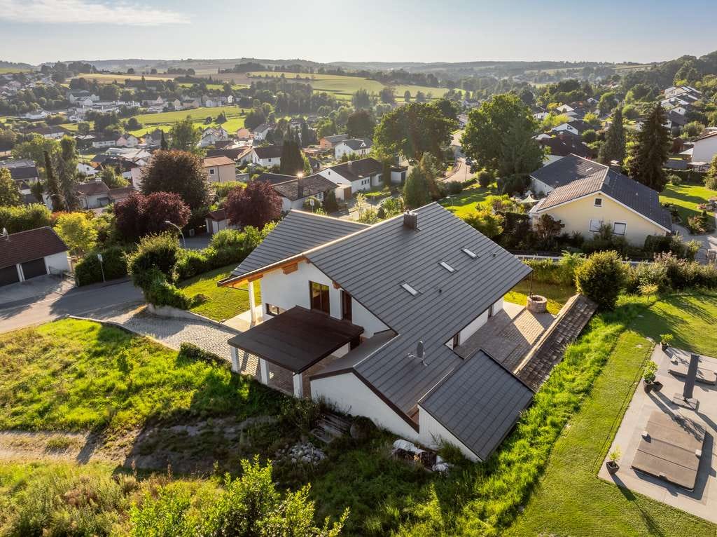 Immobilie in Rotthalmünster - Neuerbaute Landhausvilla für 1 - 2 Familien mit exklusiver Ausstattung in erhöhter und ruhigen Lage - Bild 3