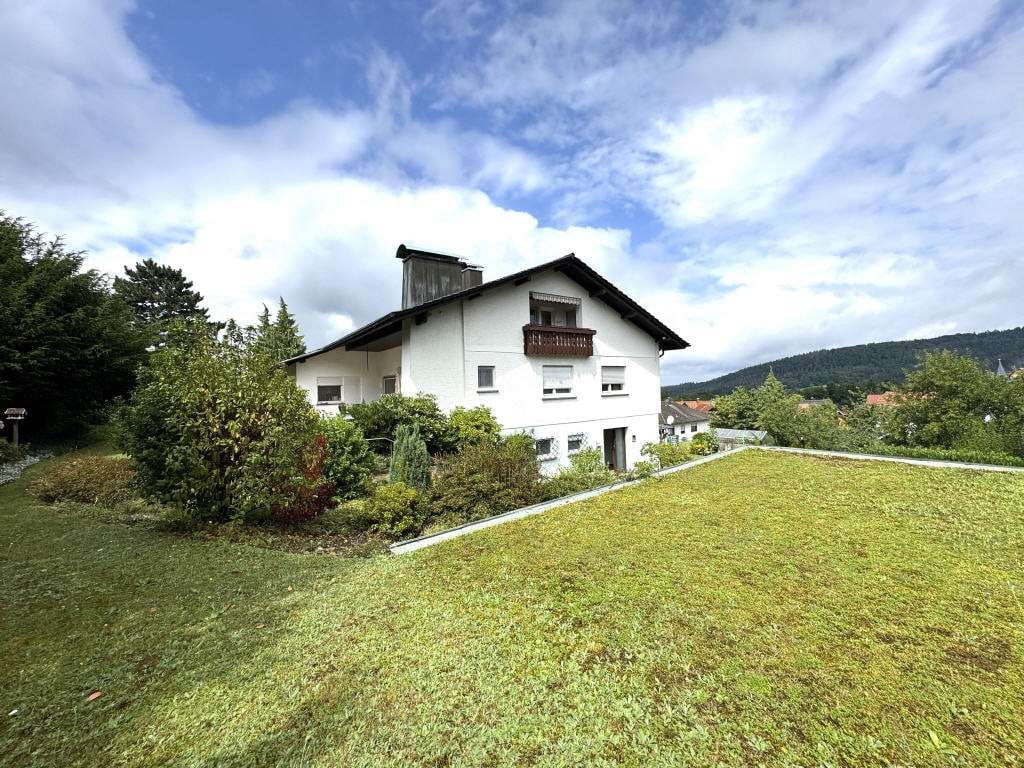 Immobilie in Loffenau - Repräsentatives, großzügiges Einfamilienhaus mit Einliegerwohnung in Bestwohnlage mit großem,  - Bild 0