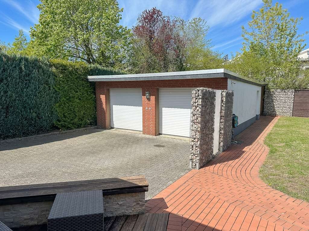 Immobilie in Schloß Holte-Stukenbrock - Top-Investment in Schloß Holte – Dreifamilienhaus mit Seltenheitswert - Bild 2