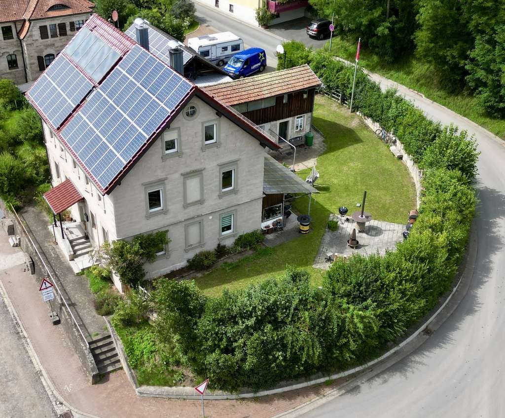 Immobilie in Ebrach - Geräumiges 8-Zimmer-Haus in Ebrach mit 235 m² Wohnfläche - Bild 0