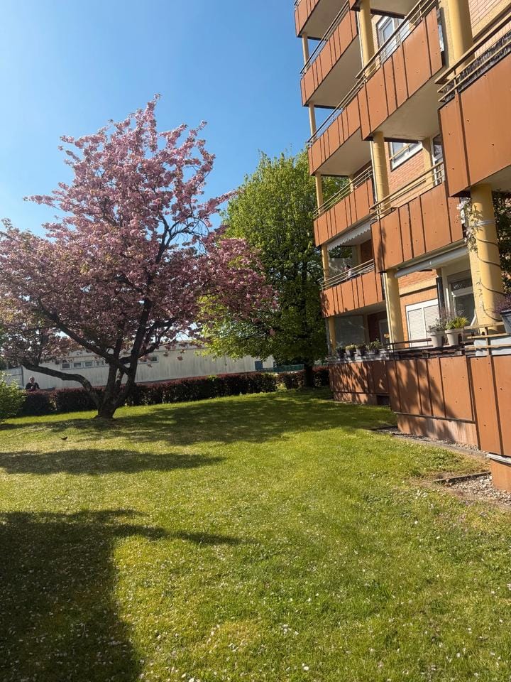 Immobilie in Lorsch - Bensheim, freundliche stufenlose 3 ZKB-Eigentumswohnung mit Balkon und abgeschlossener Garage - Bild 0