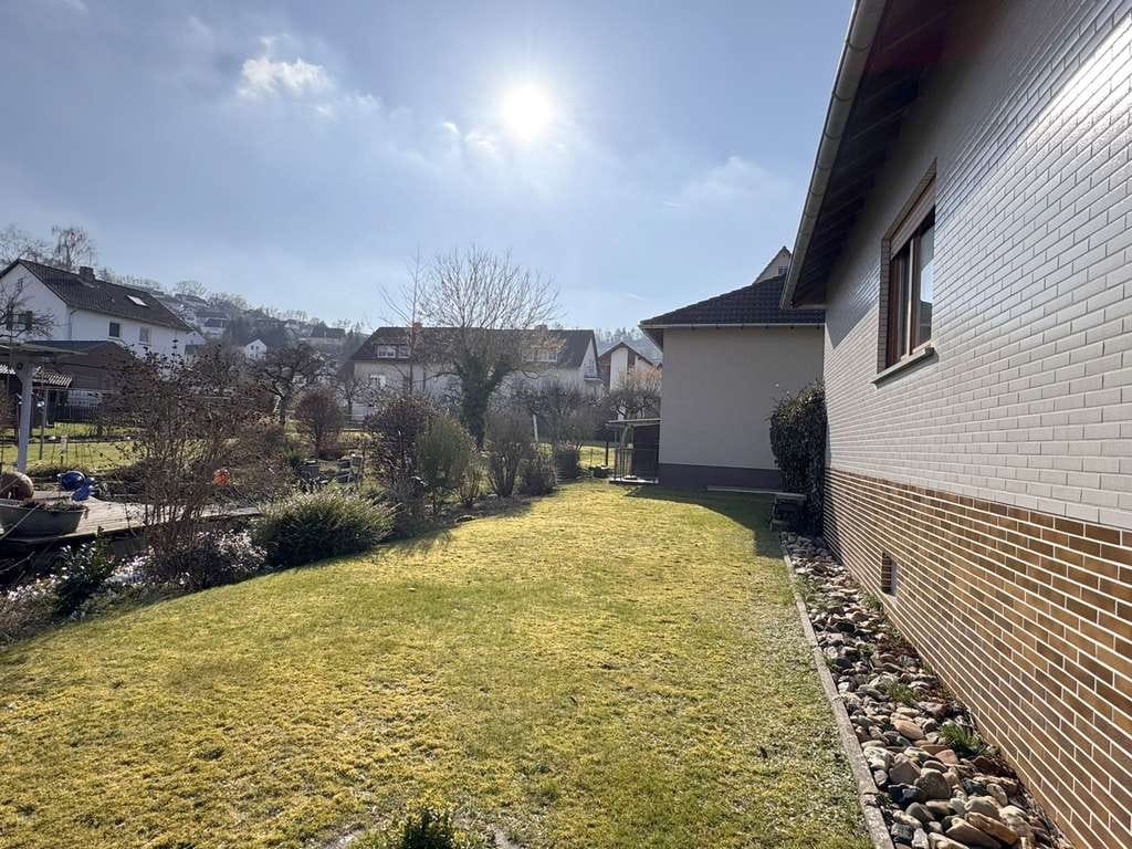 Immobilie in Rotenburg an der Fulda - Bungalow auf kleinem pflegeleichten Grundstück oder Alternative zur Eigentumswohnung mitten in Roten - Bild 4