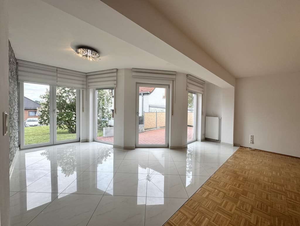 Immobilie in Niederkassel - Viel Raum für Ideen – Modernisiertes Zweifamilienhaus mit großzügigem Grundstück - Bild 3