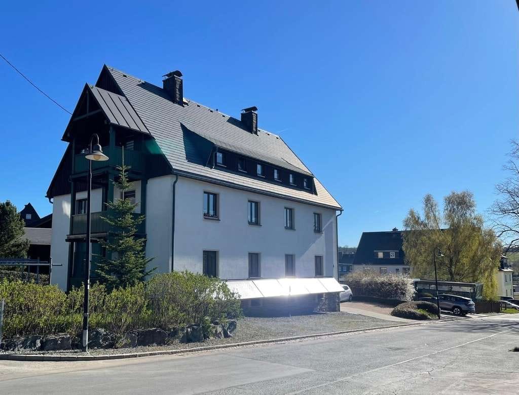 Immobilie in Bärenstein - Gepflegtes, vermietetes Mehrfamilienhaus am Fuße des Bärensteins im Erzgebirge - Bild 0