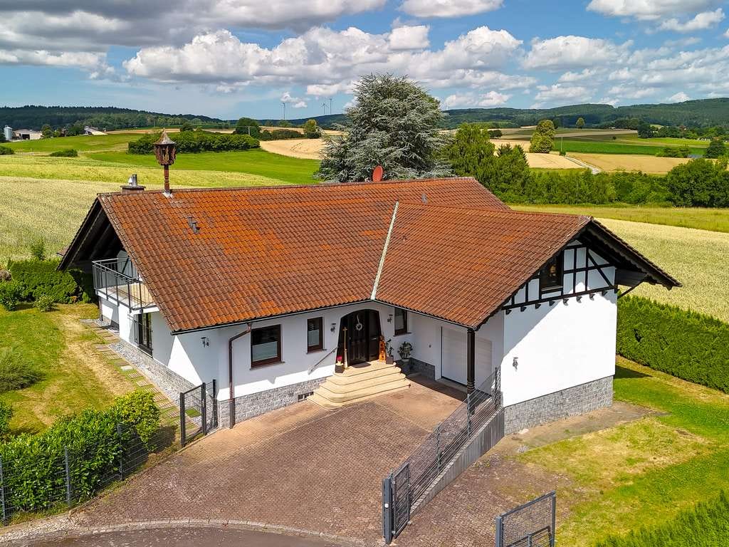 Immobilie in Flieden - NEUER PREIS! Natur. Freiraum. Landhausgefühl. – Wohnen mit Weitblick in Toplage von Flieden - Bild 0