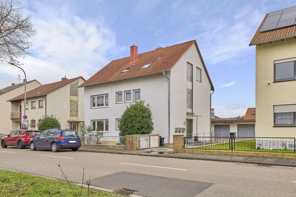 Immobilie in Altrip - Kapitalanlage oder Mehrgenerationenhaus: Gepflegtes Dreifamilienhaus im Herzen von Altrip! - Bild 0