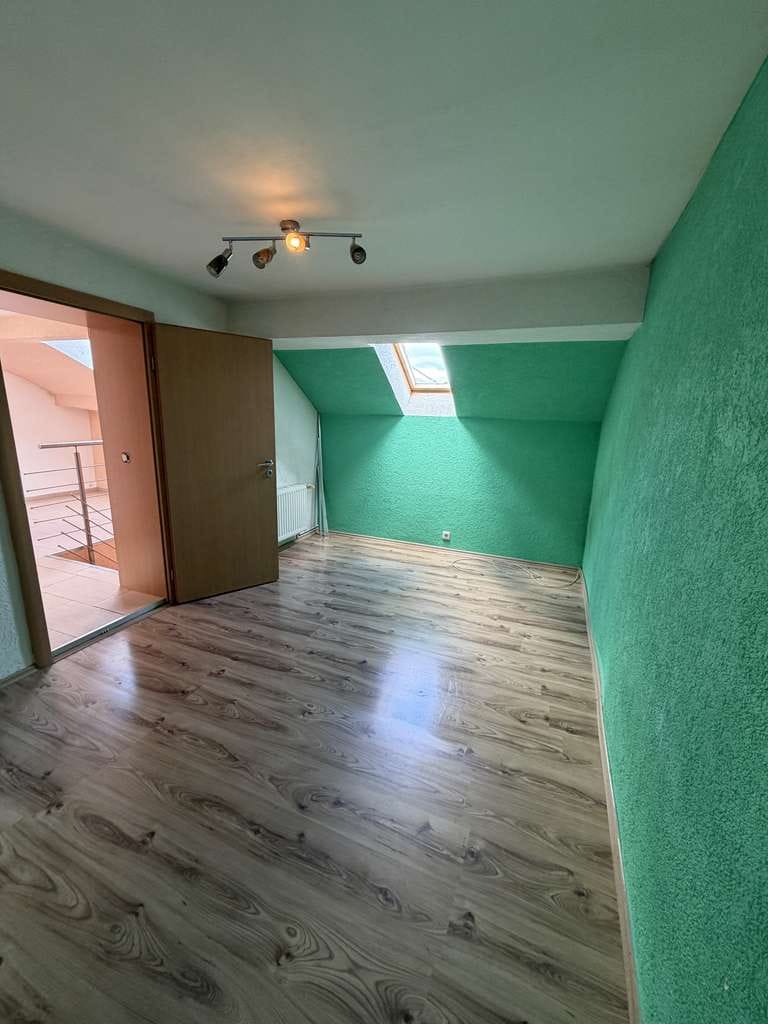 Immobilie in Rehlingen-Siersburg - Charmantes Einfamilienhaus mit Garage und Stellplatz - Bild 4