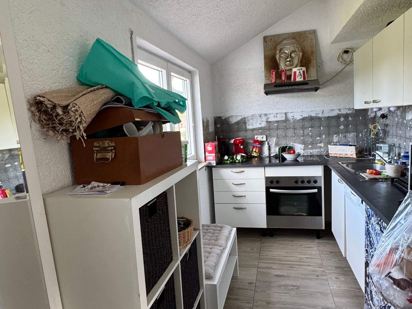 Immobilie in Deilingen - 3-Zimmer-Dachgeschosswohnung mit Einbauküche, Stellplatz und Blick ins Grüne - Bild 2