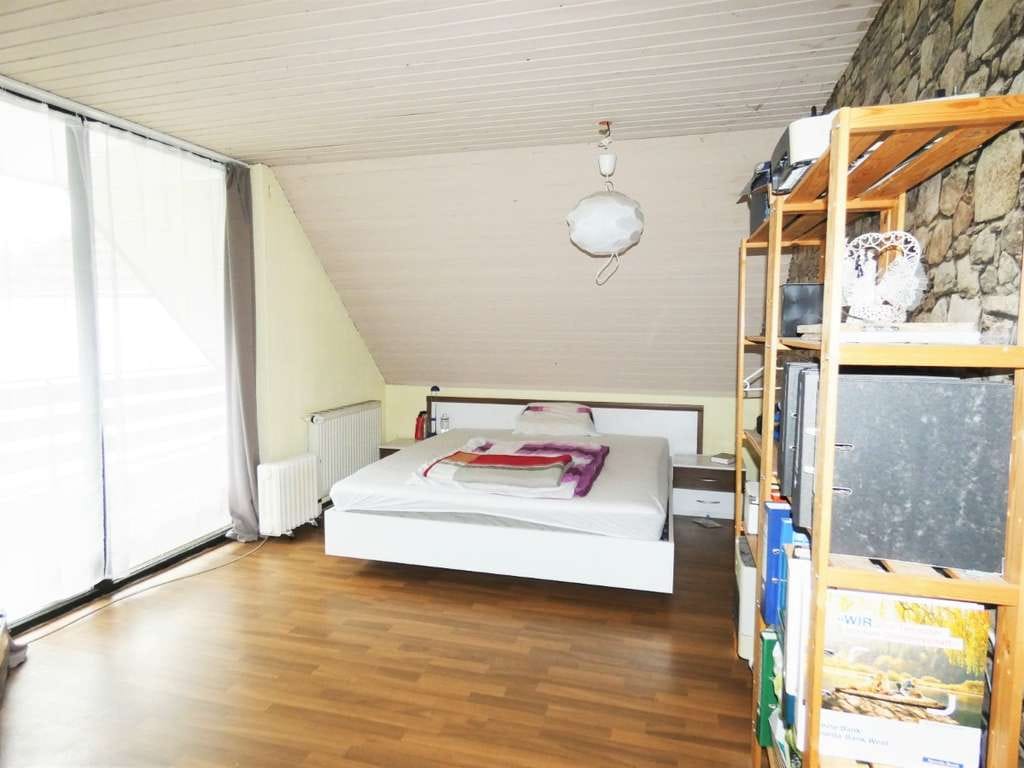 Immobilie in Burscheid - 260qm Wohnfläche mit Garten, 3 Loggien, Kamin & Einbauküche – auch als Zweifamilienhaus nutzbar - Bild 0
