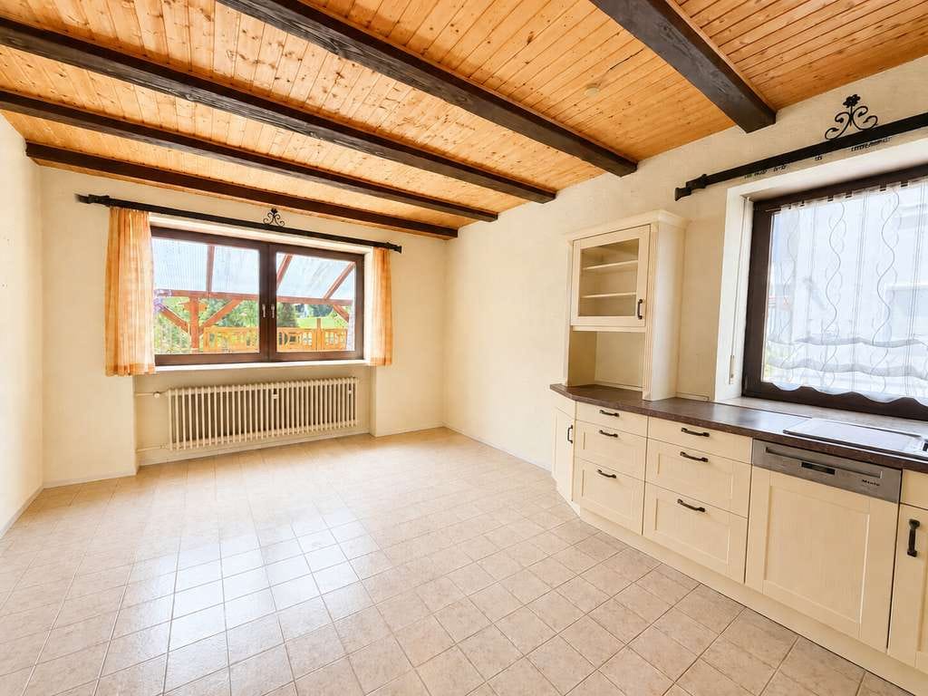 Immobilie in Rottenburg a. d. Laaber - Einfamilienhaus mit traumhaftem Garten, Ausbaureserve und vielseitigen Nutzungsmöglichkeiten! - Bild 3