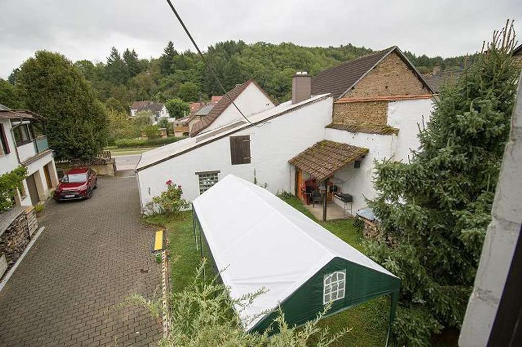 Immobilie in Offenbach-Hundheim - Schönes Zweifamilienhaus mit 2 Garagen, Nebengebäude und Garten zu verkaufen - Bild 3