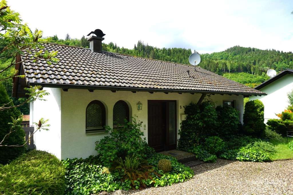 Immobilie in Schiltach - Wohnhaus mit herrlicher Aussicht in Schiltach-Vorderlehengericht - Bild 0