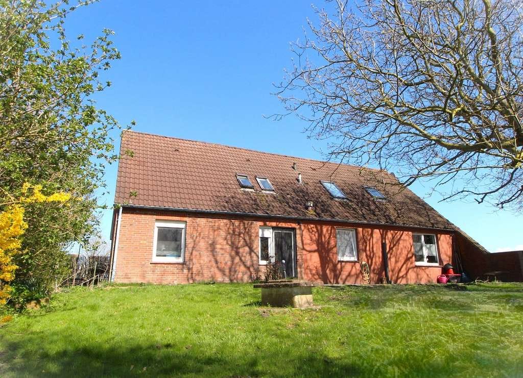 Immobilie in Neuharlingersiel - Ein besonderes Einfamilienhaus mit einem großen Grundstück in der Nähe von Neuharlingersiel! - Bild 1