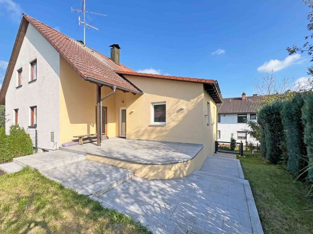 Immobilie in Geisenfeld - von Behm Immobilien -  Großzügige 4-Zimmer-Erdgeschosswohnung mit Privatgarten und Terrasse in Geise - Bild 1