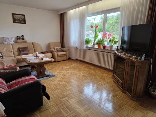 Immobilie in Waigolshausen - Einfamilienhaus mit Garage und Garten in 97534 Waigolshausen (ID 10654) - Bild 3