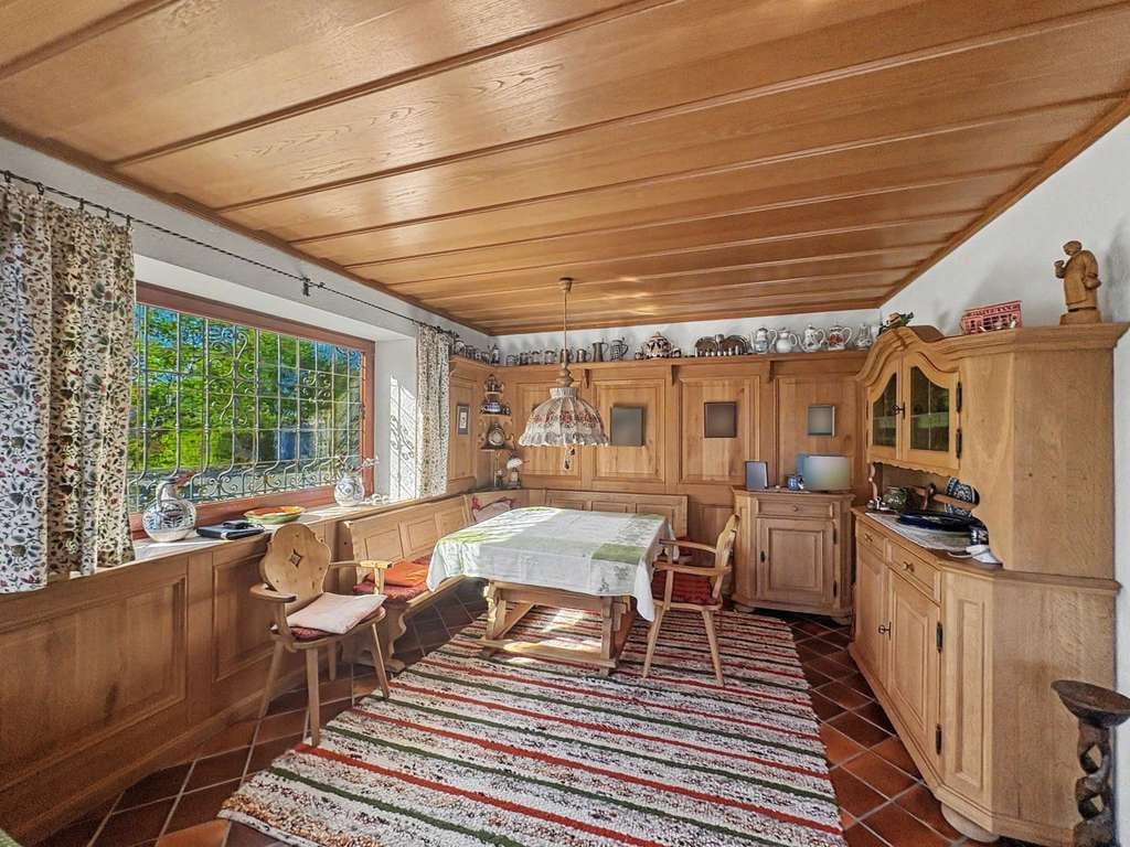 Immobilie in Aichach - Einfamilienhaus mit Einliegerwohnung in idyllischer Lage von Aichach-Untermauerbach - Bild 4