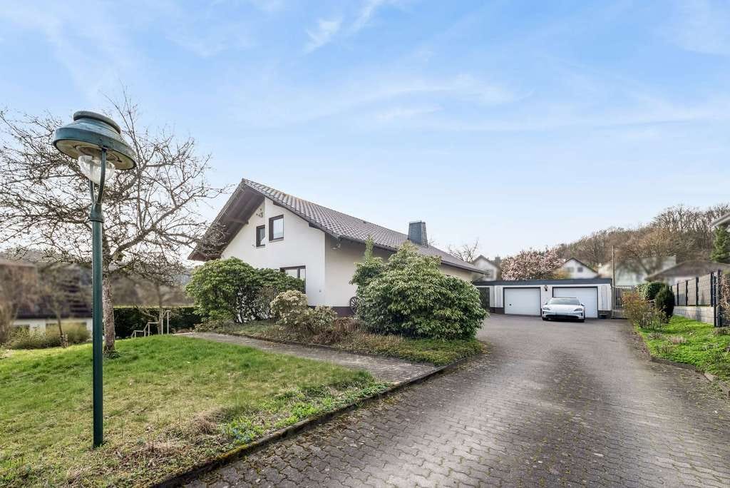 Immobilie in Freudenberg - Großzügiges EFH mit ELW in begehrter Lage in Freudenberg - Bild 0