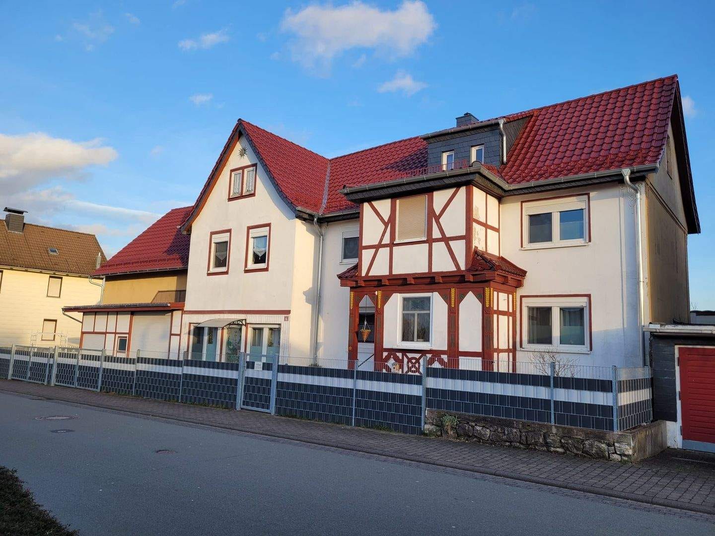 Immobilie in Barchfeld-Immelborn - Lichtdurchflutetes Familienidyll in Immelborn – Einziehen und Wohlfühlen! Die Immobilie auf einen Blick - Bild 0