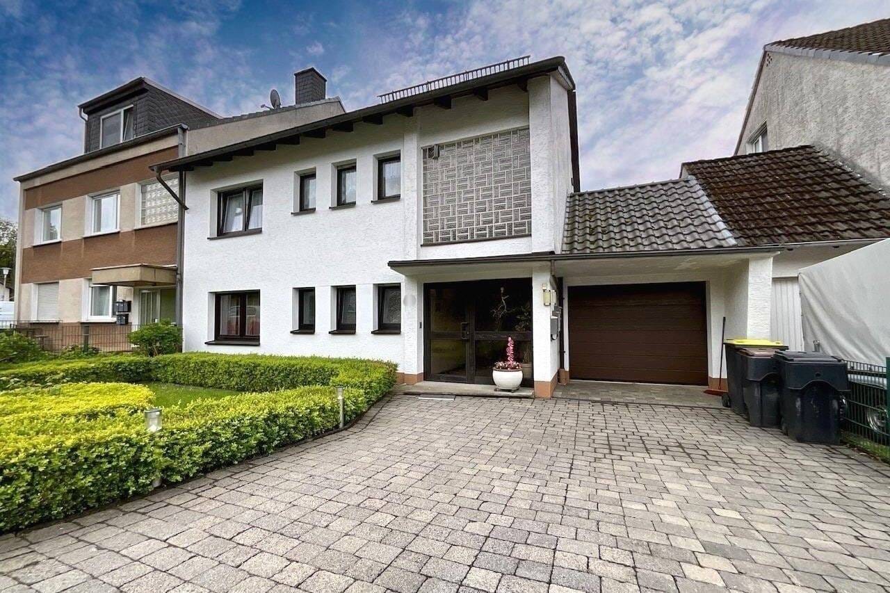 Immobilie in Breckerfeld - Gepflegtes Wohnhaus mit zwei Hauptwohnungen, zusätzlicher Dachgeschossnutzung und neuer Pelletheizung in Breckerfeld - Bild 0