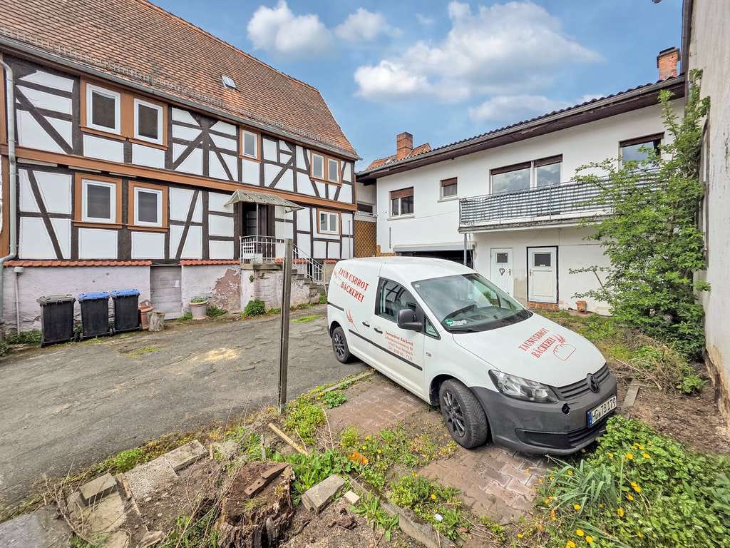 Immobilie in Neu-Anspach - Charismatische Kombination aus Wohnen und Gewerbe – 1 Wohnhaus | 1 Wohnung | 1 Gewerbeeinheit - Bild 1