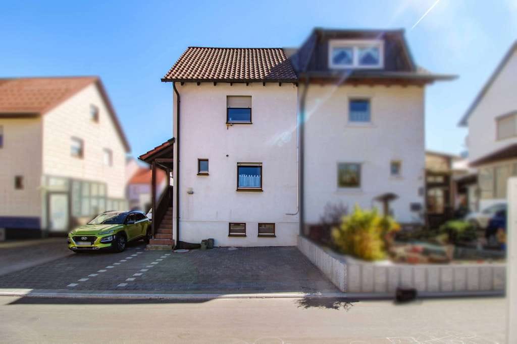 Immobilie in Bitz - Einziehen und Wohlfühlen - Doppelhaushälfte mit großer Terrasse ; Garage und 4 Außenstellplätze - Bild 1