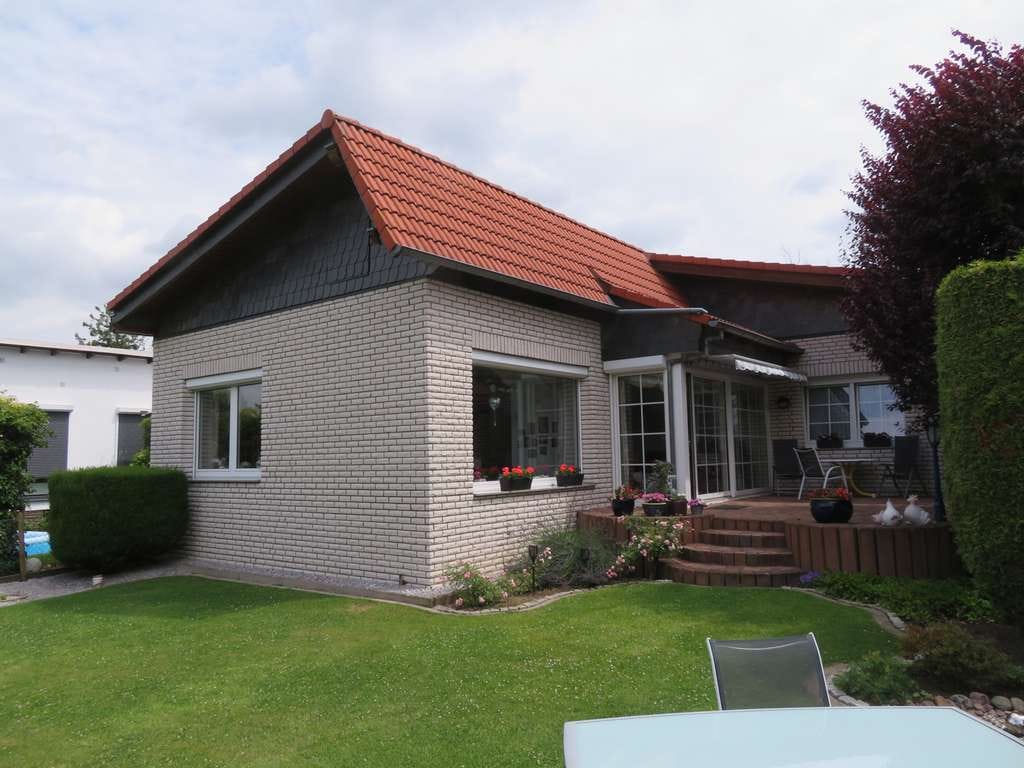 Immobilie in Bad Nenndorf - *Bad Nenndorf* Doppelhaus (zwei DHH) mit Garage u. schönem Garten. - Bild 2