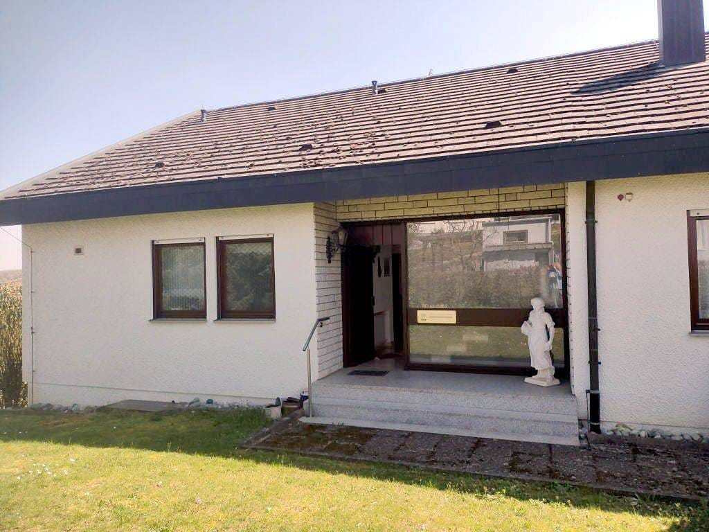 Immobilie in Heuchlingen - Gepflegtes Mehrgenerationenhaus mit Garten u. Ausbaureserve - Wohnen u. Arbeiten unter einem Dach! - Bild 3