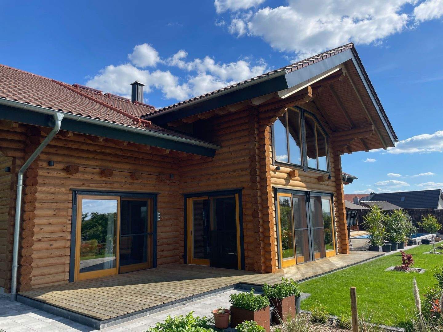 Immobilie in Kirchberg an der Jagst - Besonders ! Charmant ! Hochwertig! – Blockhaus mit Galerie, Pool und exklusiver Ausstattung - Bild 0