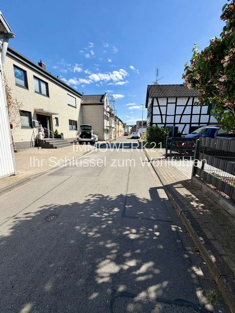 Immobilie in Euskirchen - Modernisiertes 2 Familienhaus mit viel Potenzial und Garten in Euskirchen Stotzheim! - Bild 4